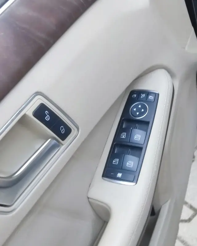 MERCEDES-BENZ Klasa E 220 CDI DPF BlueEFFICIENCY Automatik Elegance