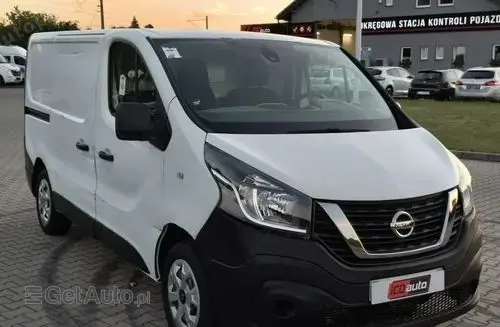 NISSAN NV300 
