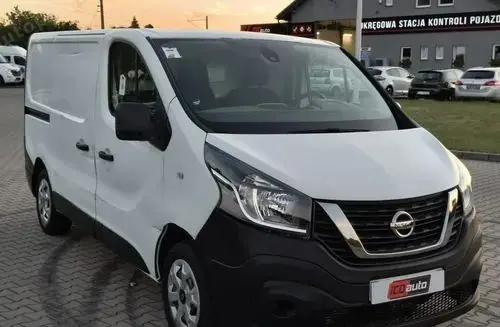NISSAN NV300 