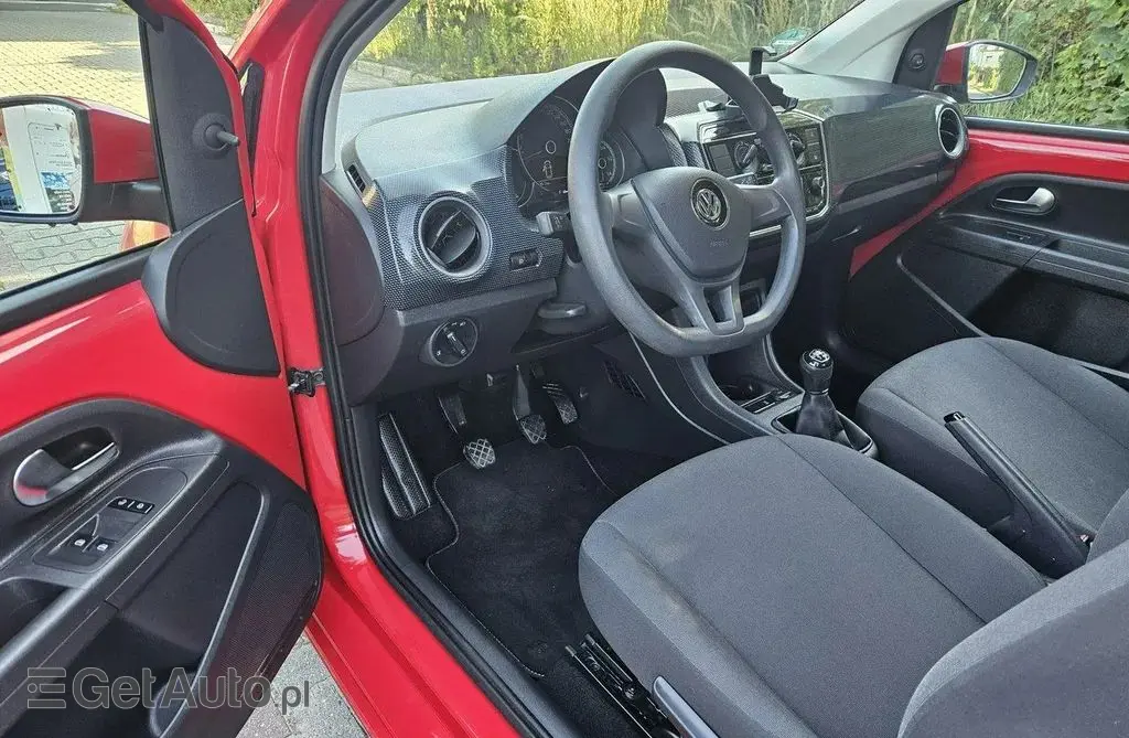 VOLKSWAGEN Up! 