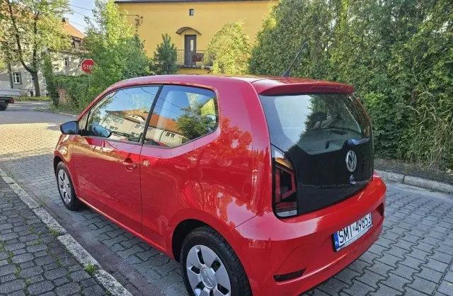 VOLKSWAGEN Up! 