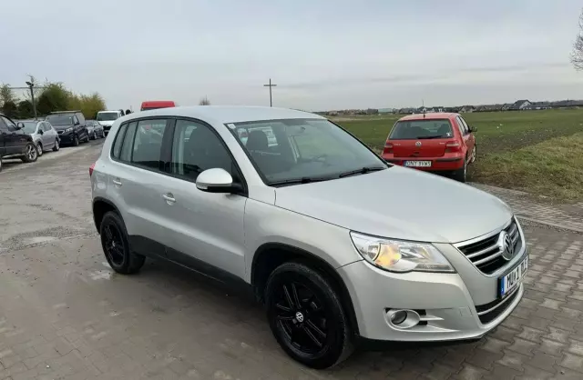VOLKSWAGEN Tiguan 
