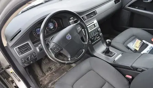 VOLVO V70 