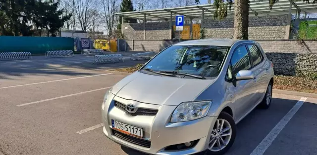 TOYOTA Auris 