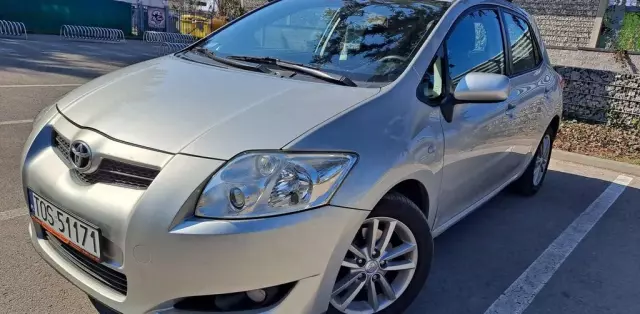 TOYOTA Auris 
