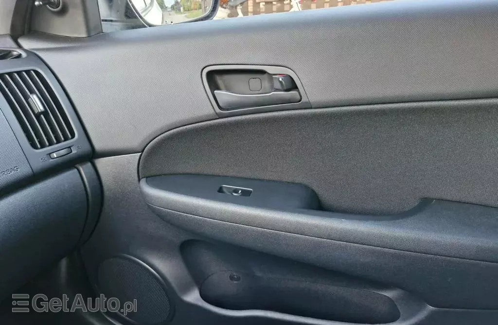 HYUNDAI I30 1.4 (109 KM)