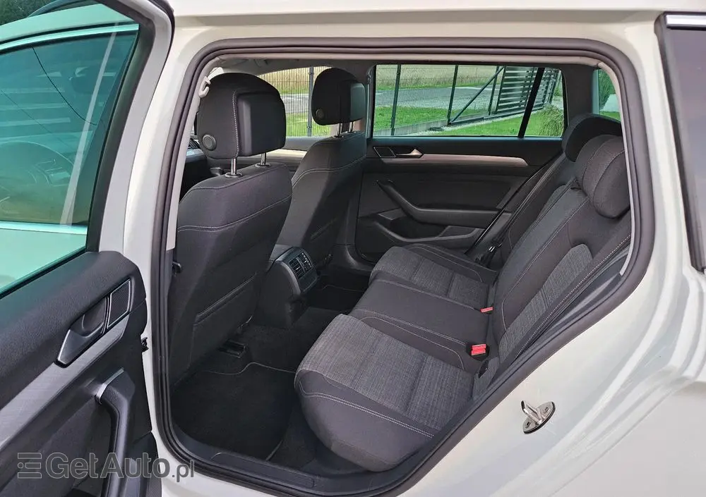 VOLKSWAGEN Passat 1.5 TSI EVO Business