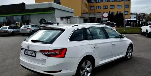 SKODA Superb 
