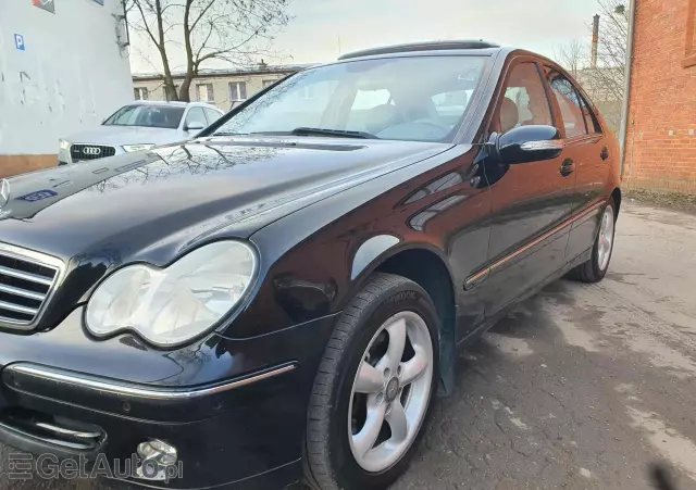 MERCEDES-BENZ Klasa C 240 T 4Matic Avantgarde