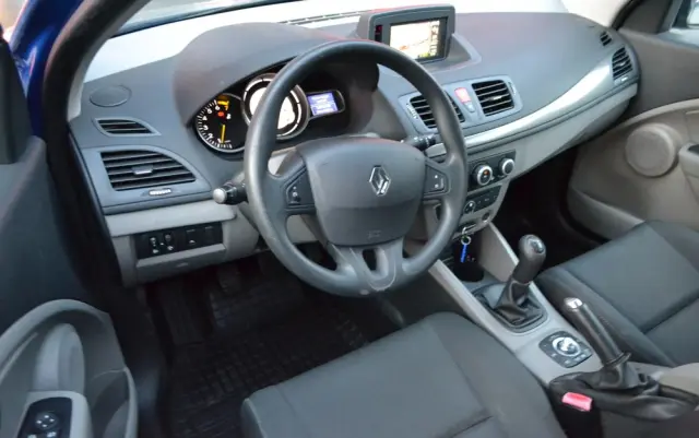 RENAULT Megane 1.6 16V 100 TomTom Edition