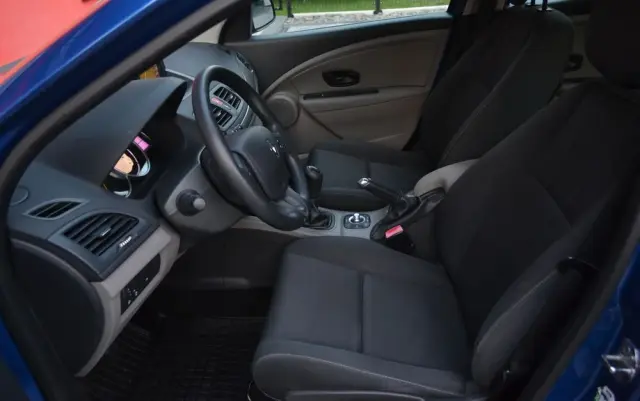 RENAULT Megane 1.6 16V 100 TomTom Edition