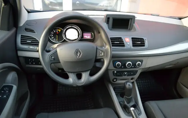 RENAULT Megane 1.6 16V 100 TomTom Edition