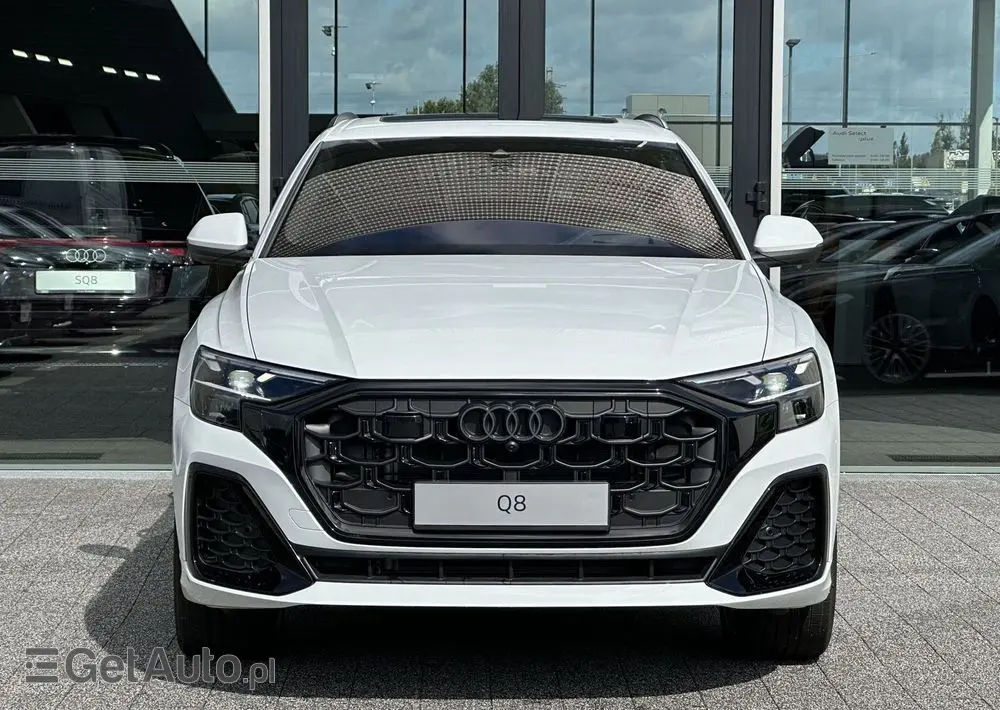 AUDI Q8 