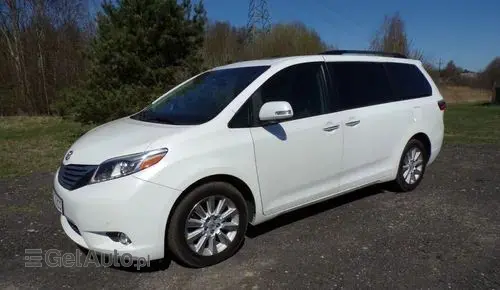 TOYOTA Sienna 