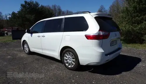 TOYOTA Sienna 