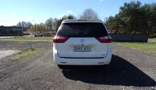 TOYOTA Sienna 