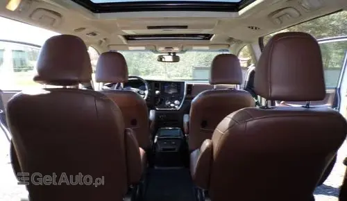 TOYOTA Sienna 