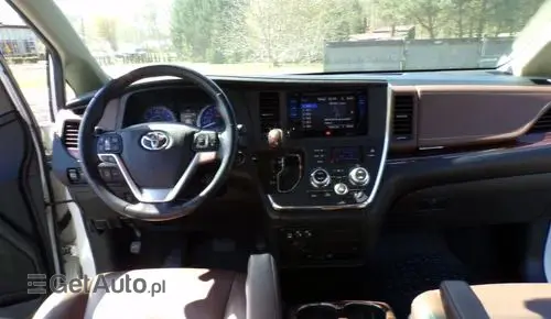 TOYOTA Sienna 