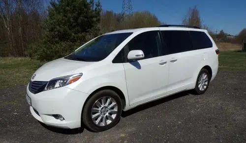 TOYOTA Sienna 