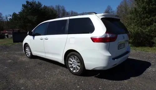TOYOTA Sienna 
