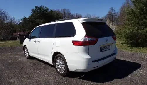 TOYOTA Sienna 