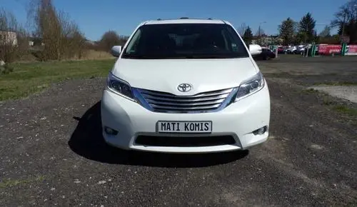 TOYOTA Sienna 