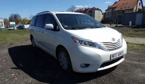 TOYOTA Sienna 