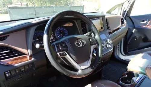 TOYOTA Sienna 