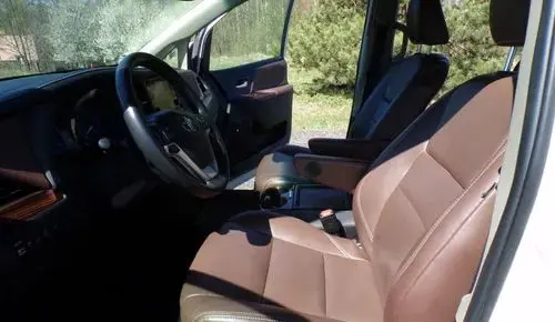 TOYOTA Sienna 