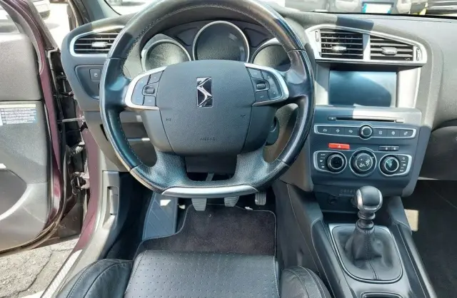 DS 4 