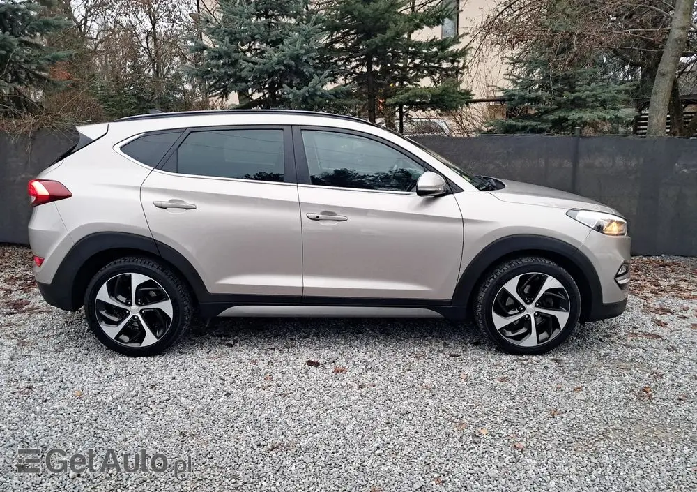 HYUNDAI Tucson 