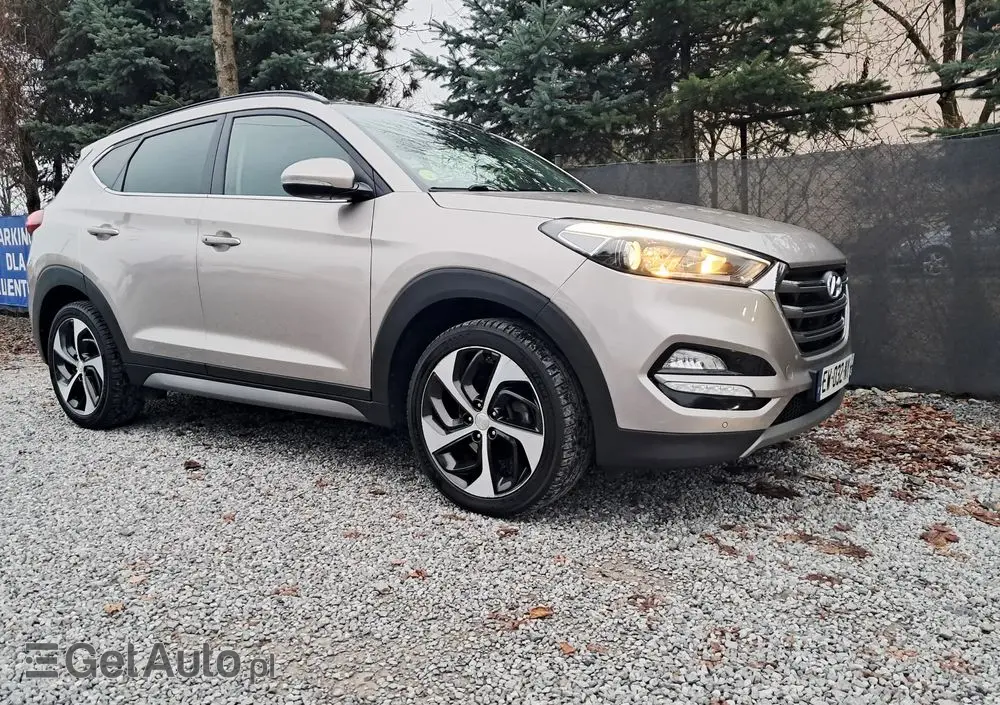 HYUNDAI Tucson 