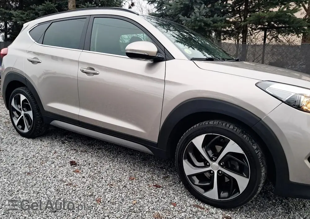 HYUNDAI Tucson 