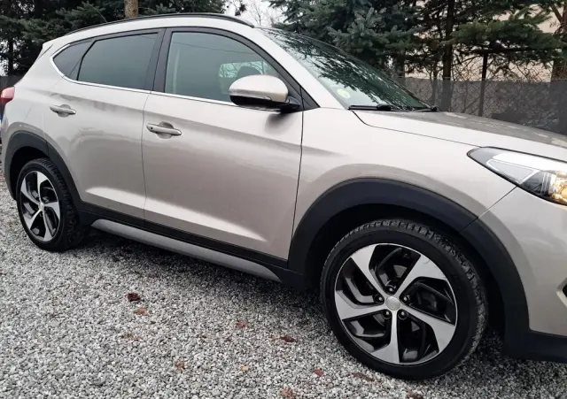 HYUNDAI Tucson 