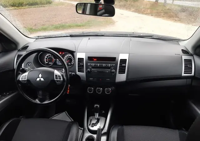 MITSUBISHI Outlander 2.0 Intense 2WD CVT
