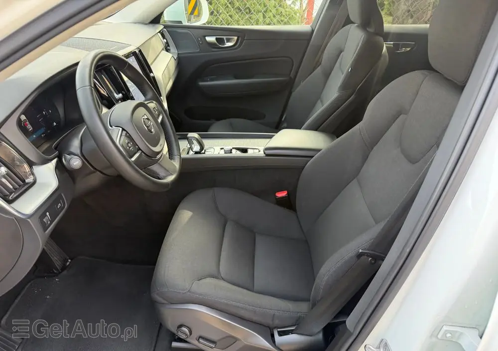 VOLVO XC 60 B4 B Momentum Pro