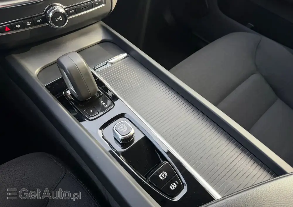 VOLVO XC 60 B4 B Momentum Pro