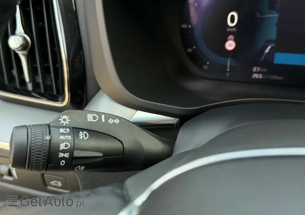 VOLVO XC 60 B4 B Momentum Pro