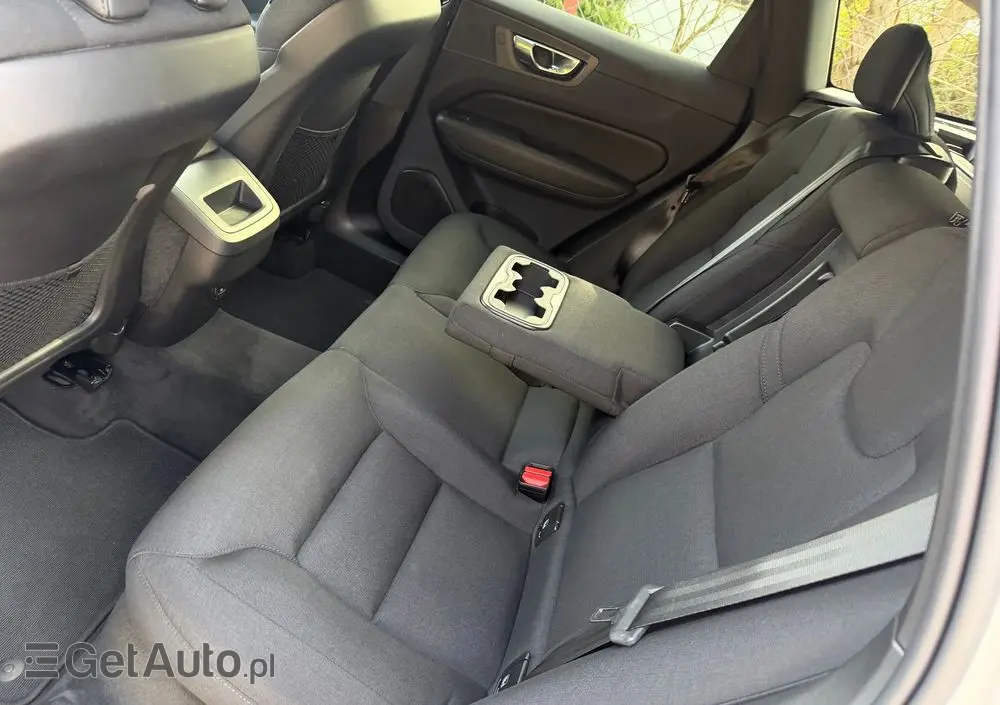 VOLVO XC 60 B4 B Momentum Pro