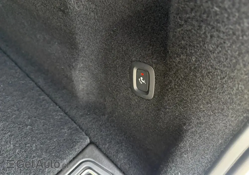 VOLVO XC 60 B4 B Momentum Pro