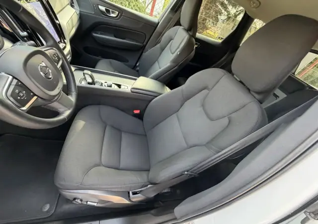 VOLVO XC 60 B4 B Momentum Pro