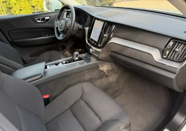 VOLVO XC 60 B4 B Momentum Pro