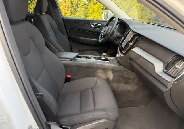 VOLVO XC 60 B4 B Momentum Pro