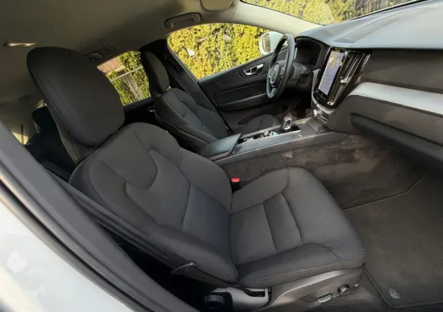 VOLVO XC 60 B4 B Momentum Pro