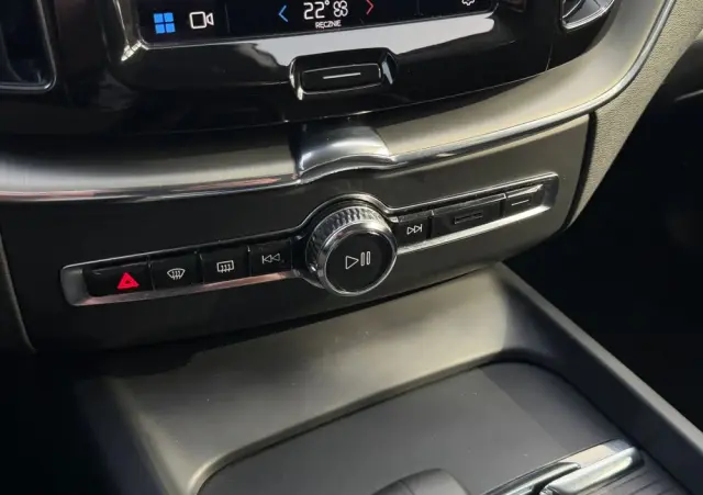 VOLVO XC 60 B4 B Momentum Pro