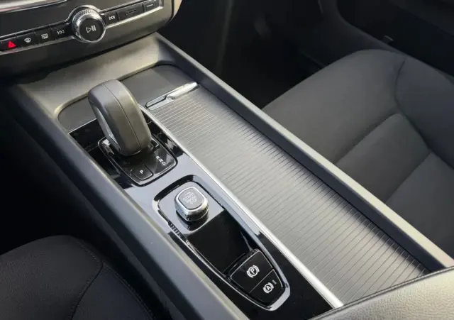 VOLVO XC 60 B4 B Momentum Pro