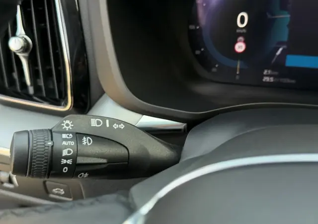 VOLVO XC 60 B4 B Momentum Pro