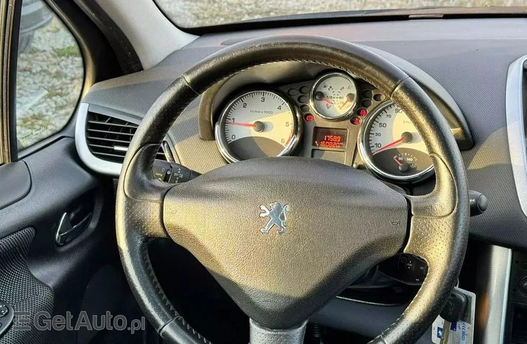 PEUGEOT 207 