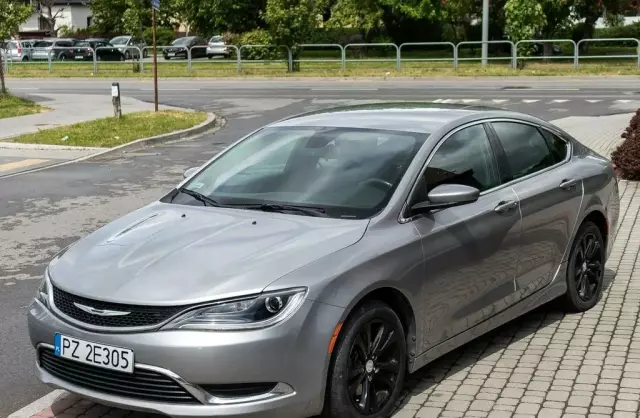 CHRYSLER 200 