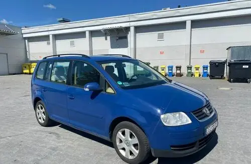 VOLKSWAGEN Touran 